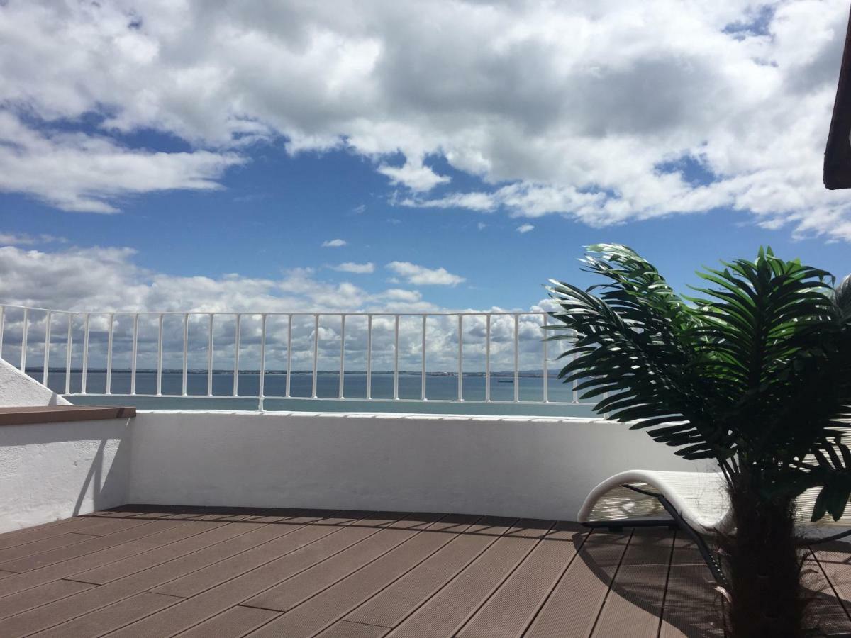 Lejlighed Design With Rooftop Terrace And 180-degree River&city Views Lisboa